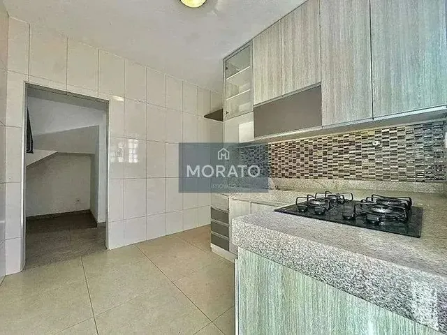 Imagem 2: Casa com 5 Quartos Sendo 2 Suítes com 5 Vagas de Garagem no Bairro Itapoã