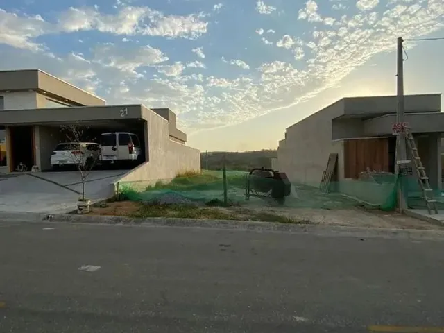 Imagem: O terreno possui 250m² de Área e está localizado em