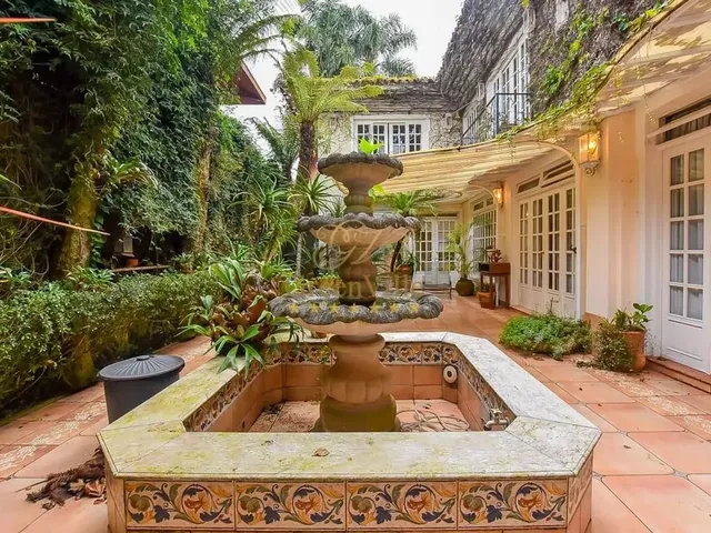 Imagem 16: São Lourenço, Casa Triplex, Desocupada, com Local para Elevador de Carga, Condomínio