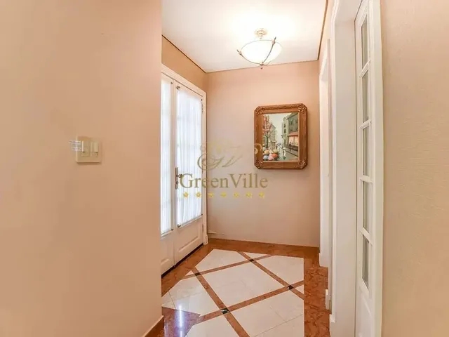 Imagem 6: São Lourenço, Casa Triplex, Desocupada, com Local para Elevador de Carga, Condomínio