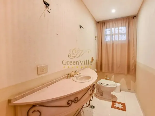 Imagem 2: São Lourenço, Casa Triplex, Desocupada, com Local para Elevador de Carga, Condomínio