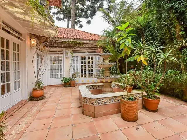 Imagem 15: São Lourenço, Casa Triplex, Desocupada, com Local para Elevador de Carga, Condomínio