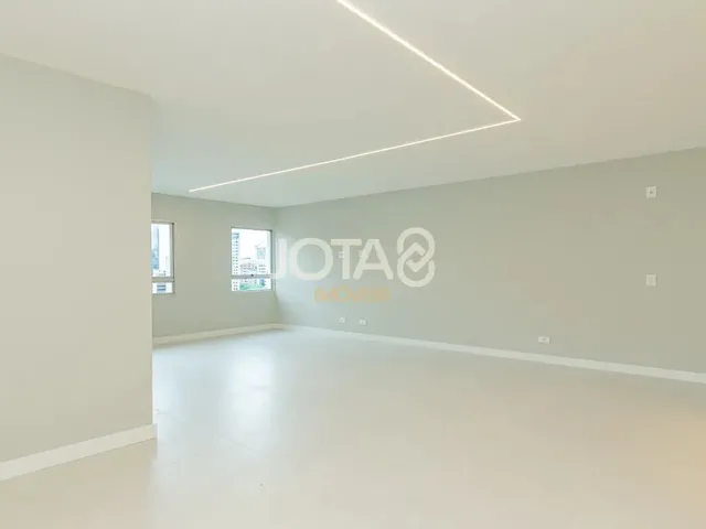 Imagem 2: Apartamento Totalmente Reformado em Ótima Localização Apartamento Totalmente Reformado
