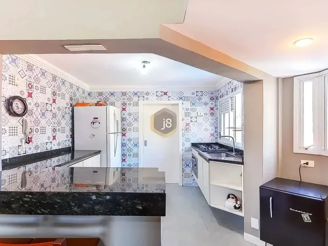 Imagem 4: Apartamento Ensolarado de 3 Quartos no Ahú Apartamento de 3 Quartos no Ahú - J8 Imóveis
