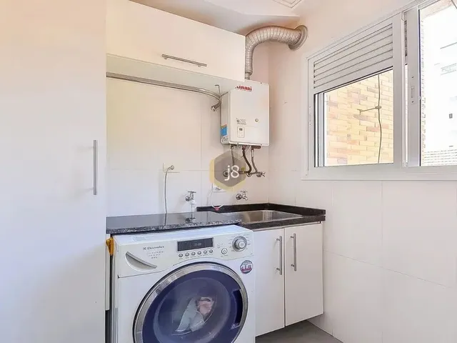 Imagem 3: Apartamento Ensolarado de 3 Quartos no Ahú Apartamento de 3 Quartos no Ahú - J8 Imóveis