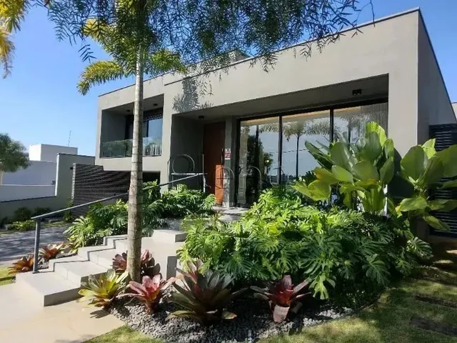 Imagem: Casa À Venda com 3 Suítes no Jardim dos