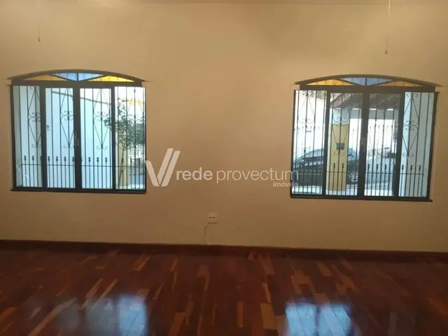 Imagem: Casa Térrea Residencial e Comercial À