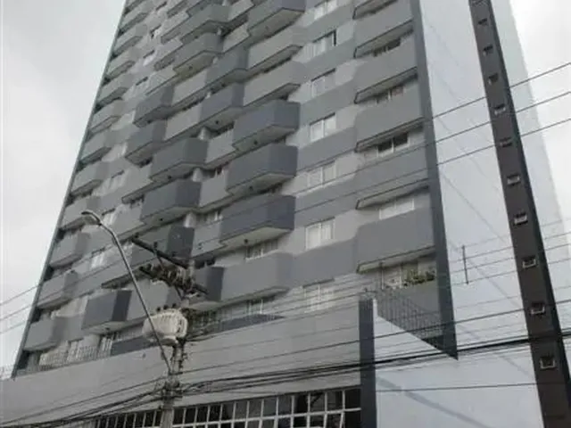 Imagem: Conjunto Comercial em Rua de Referência