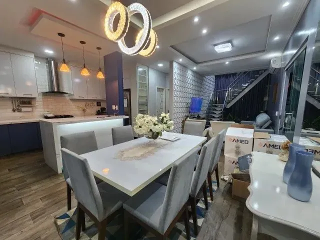 Imagem 8: Jardim Versailes, Mobiliada, Vendo/Alugo, 2 Pisos, 3 Suítes Piscina, Churrasqueira, 2