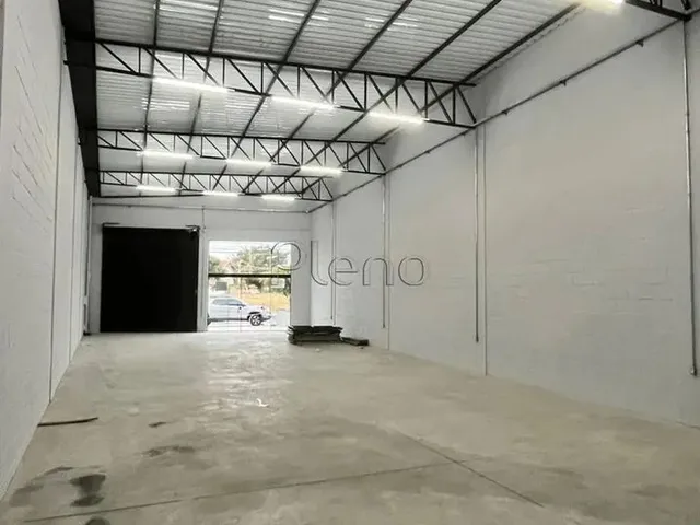 Imagem: O depósito possui 2 Banheiros, 3 Vagas na garagem, 195m²