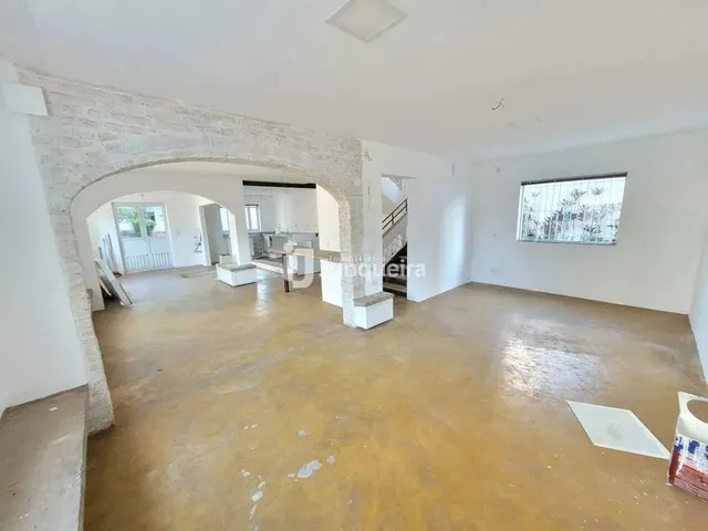 Imagem: Casa Comercial para Aluguel, 2 Suítes