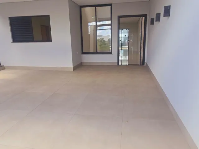 Imagem: Casa 03 Dorm. Em JARDIM ESPANHA - Maringá