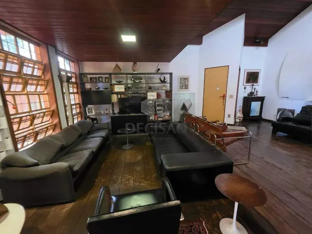 Imagem: Casa À Venda, 4 Quartos, 2 Suítes, 6 Vagas