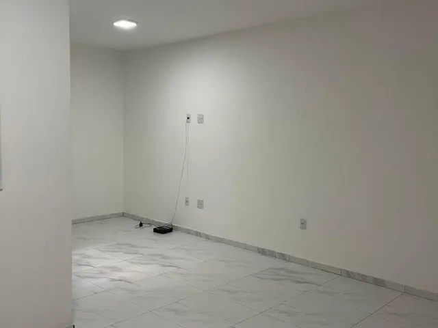 Imagem: O apartamento possui 2 Dormitórios, 1 Banheiro, 2 Vagas na