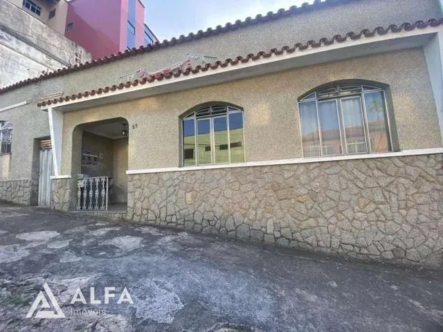 Imagem: Grande Casa com Três Kitnets