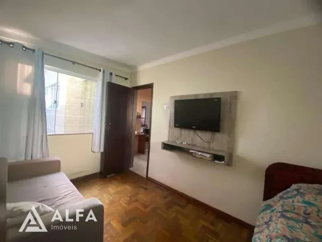 Imagem 2: Grande Casa com Três Kitnets
