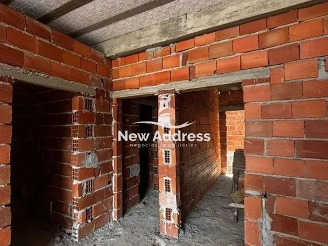 Imagem 4: Casa Nova com 2 Quartos, Suíte e Ambiente Integrado, em Construção com Entrega