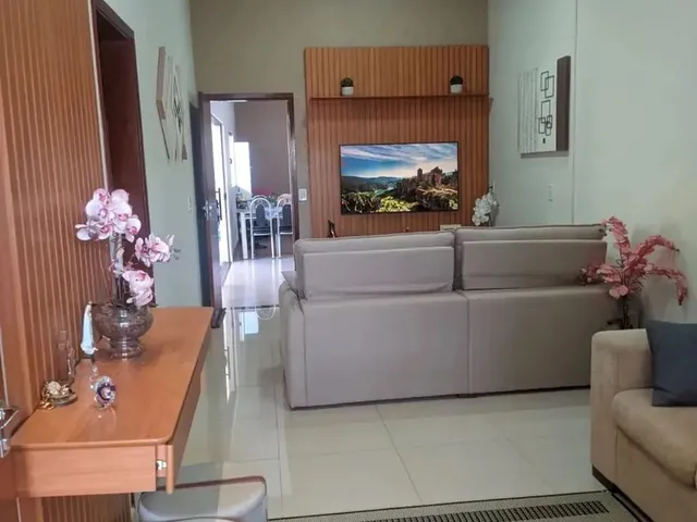 Imagem: A casa possui 2 Dormitórios, 1 Suíte, 2 Banheiros, 110m²