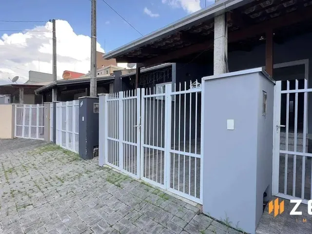 Imagem: A casa possui 2 Dormitórios, 1 Banheiro, 1 Vaga na