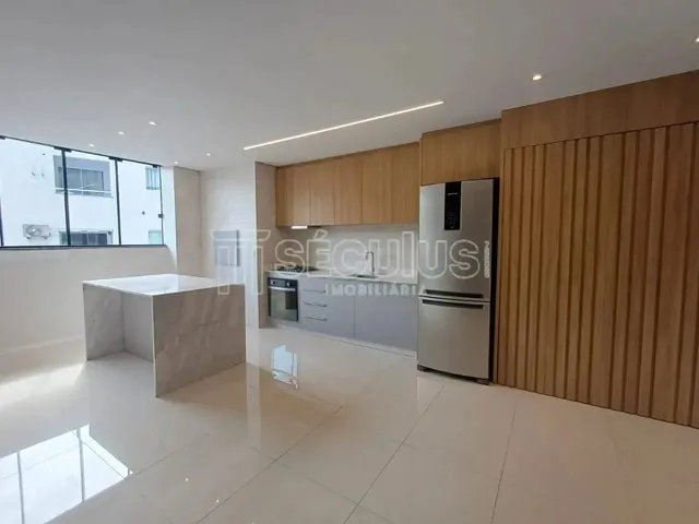 Imagem: O apartamento possui 2 Dormitórios, 1 Suíte, 2 Banheiros,