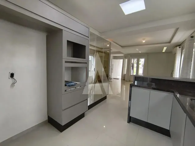 Imagem 3: Casa no Floresta Completa de Armários, Ampla, Ar Condicionado, Churrasqueira e com 03