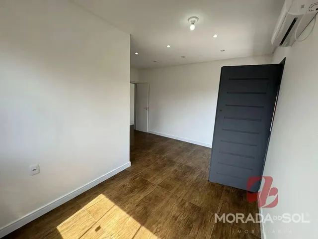 Imagem 14: Sobrado com Piscina para Alugar em Tabuleiro dos Oliveiras, Itapema 2 Suítes