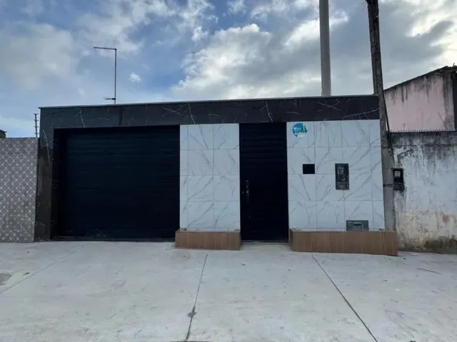 Imagem: A casa possui 2 Dormitórios, 1 Suíte, 2 Banheiros, 2