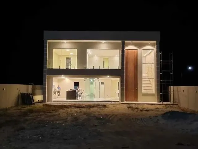 Imagem: A casa possui 4 Dormitórios, 3 Banheiros, 5 Vagas na