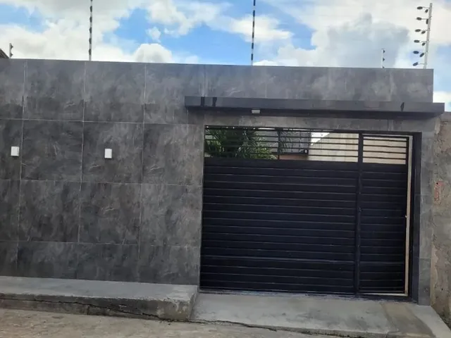 Imagem: A casa possui 2 Dormitórios, 2 Banheiros, 2 Vagas na