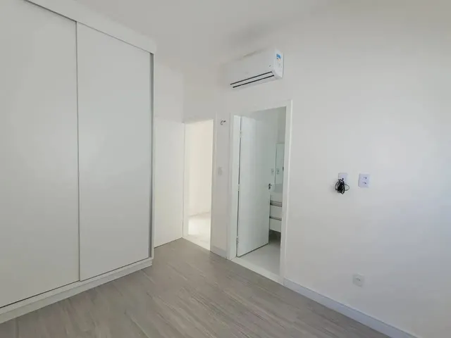 Imagem 2: Imóvel para Venda com 255 Metros Quadrados com 4 Quartos em Alphaville - Barra Dos