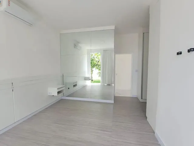 Imagem 9: Imóvel para Venda com 255 Metros Quadrados com 4 Quartos em Alphaville - Barra Dos
