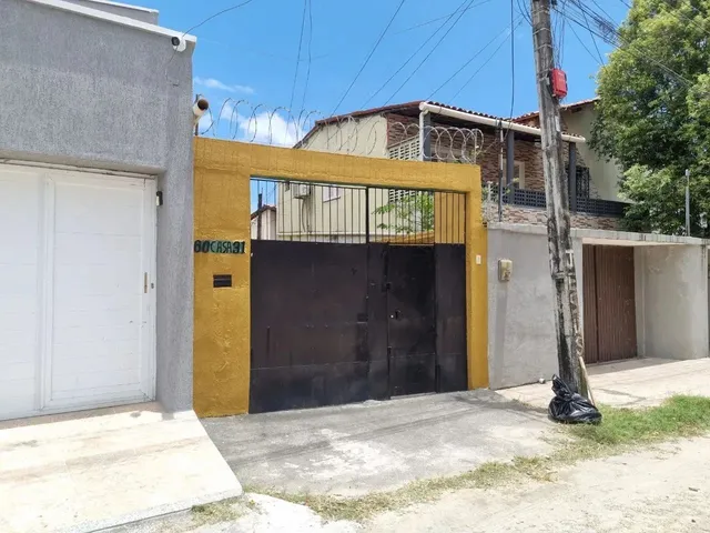Imagem 1: Casa Duplex com 4 Quartos, 5 Vagas de Garagem na Maraponga