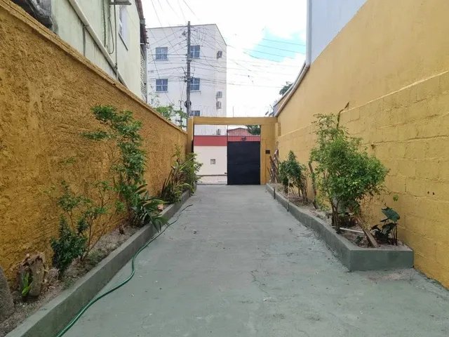 Imagem 7: Casa Duplex com 4 Quartos, 5 Vagas de Garagem na Maraponga
