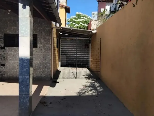 Imagem 2: Casa Duplex com 4 Quartos, 5 Vagas de Garagem na Maraponga