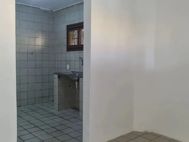 Imagem 9: Casa Duplex com 4 Quartos, 5 Vagas de Garagem na Maraponga