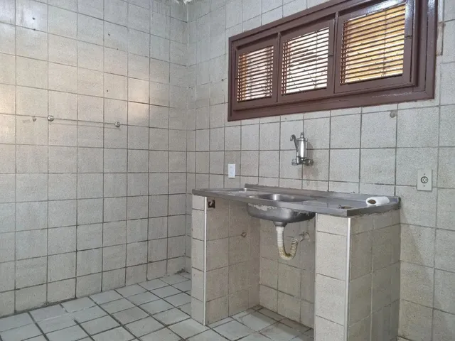 Imagem 15: Casa Duplex com 4 Quartos, 5 Vagas de Garagem na Maraponga
