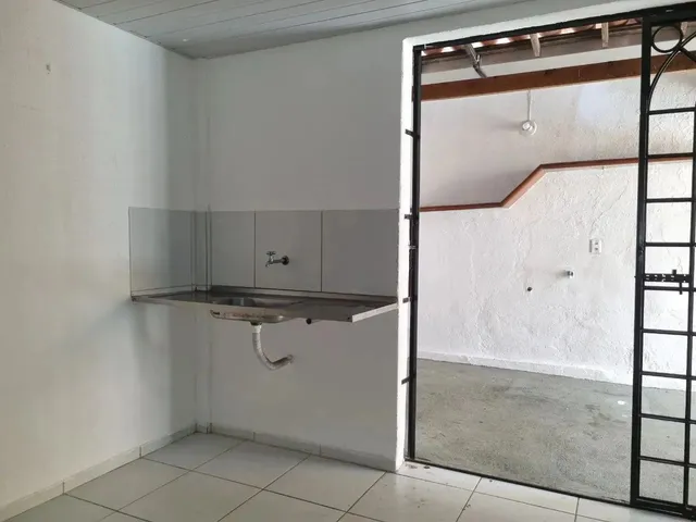 Imagem 12: Casa Duplex com 4 Quartos, 5 Vagas de Garagem na Maraponga