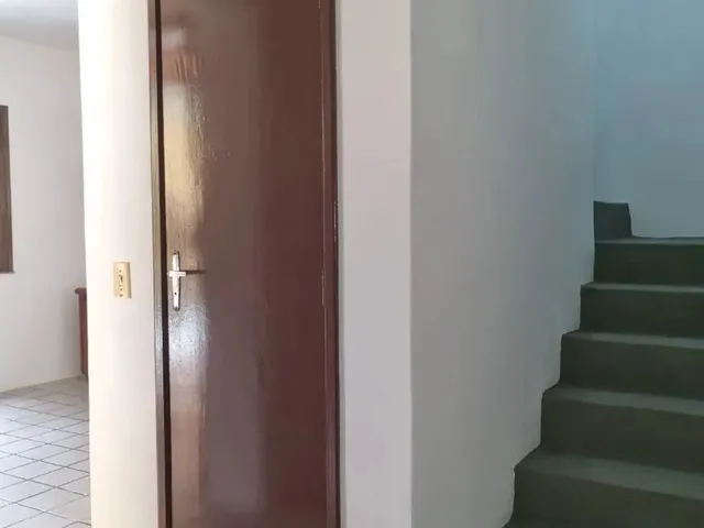Imagem 8: Casa Duplex com 4 Quartos, 5 Vagas de Garagem na Maraponga