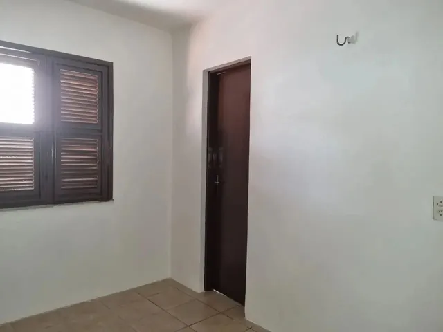 Imagem 10: Casa Duplex com 4 Quartos, 5 Vagas de Garagem na Maraponga