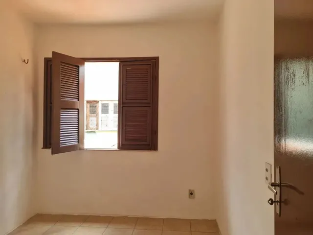 Imagem 6: Casa Duplex com 4 Quartos, 5 Vagas de Garagem na Maraponga