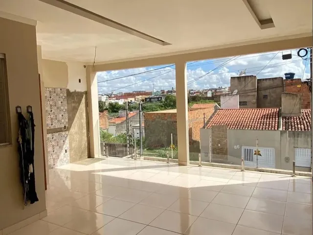 Imagem: A casa possui 3 Dormitórios, 4 Banheiros, 1 Vaga na