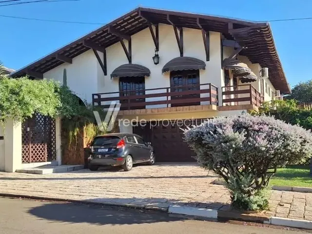Imagem: A casa possui 3 Dormitórios, 1 Suíte, 5 Banheiros, 5
