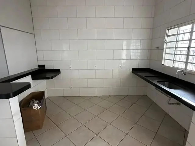 Imagem 12: Casa para Alugar com 4 Quartos 1 Suíte