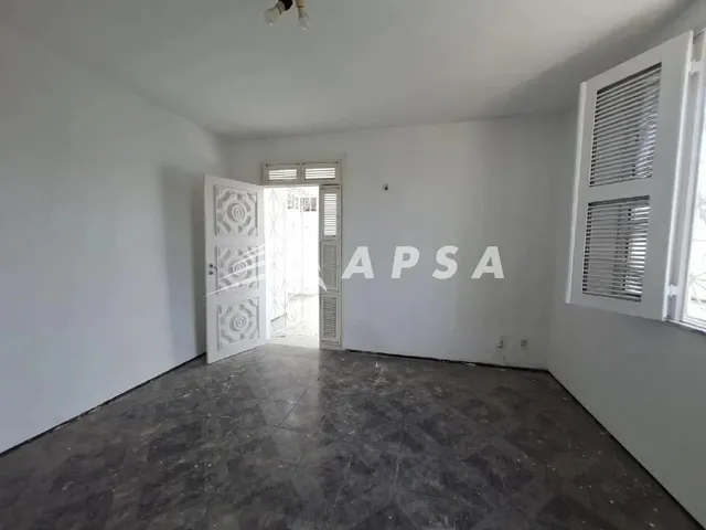 Imagem 5: Excelente Casa com 2 Vagas de Garagem, Varanda, 3 Quartos Sendo 1 Suite , Sala, Cozinha, D