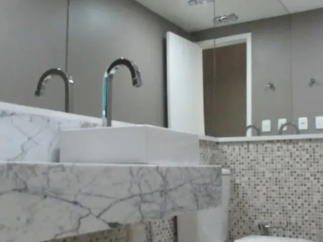 Imagem 12: Excelente Apartamento, Composto de Varanda Gourmet, Ampla Sala de Estar com Rack e Espelho