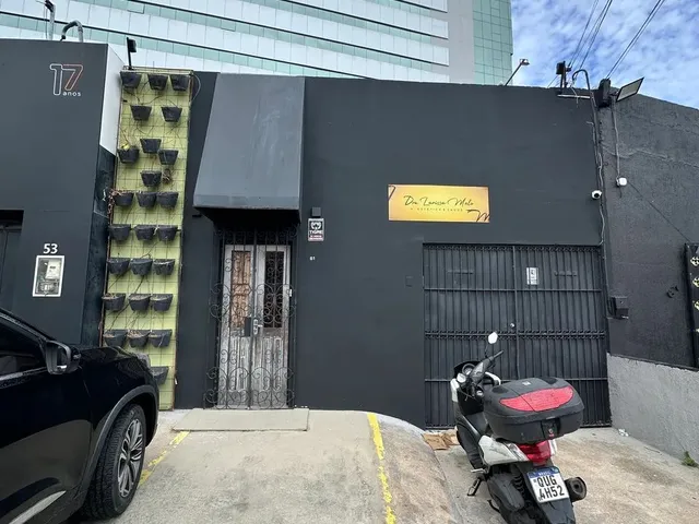 Imagem: A casa possui 3 Dormitórios, 2 Banheiros, 2 Vagas na