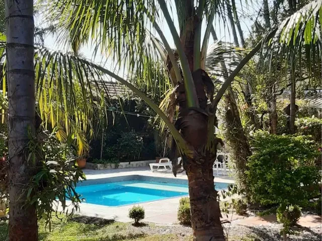 Imagem: A casa possui 3 Dormitórios, 3 Suítes, 5 Banheiros, 2