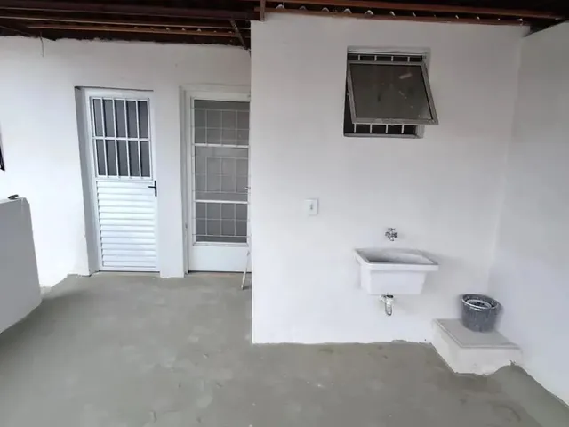Imagem: Casa de 02 Cômodos com Quintal Individual