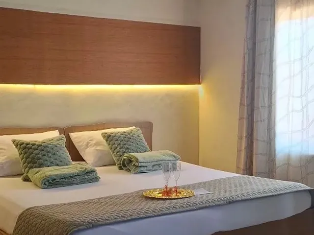 Imagem: O apartamento possui 1 Dormitório, Acomodam 4 pessoas, 1