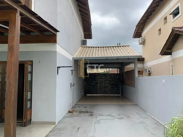 Imagem 2: Casa em Condomínio com Piscina Privativa